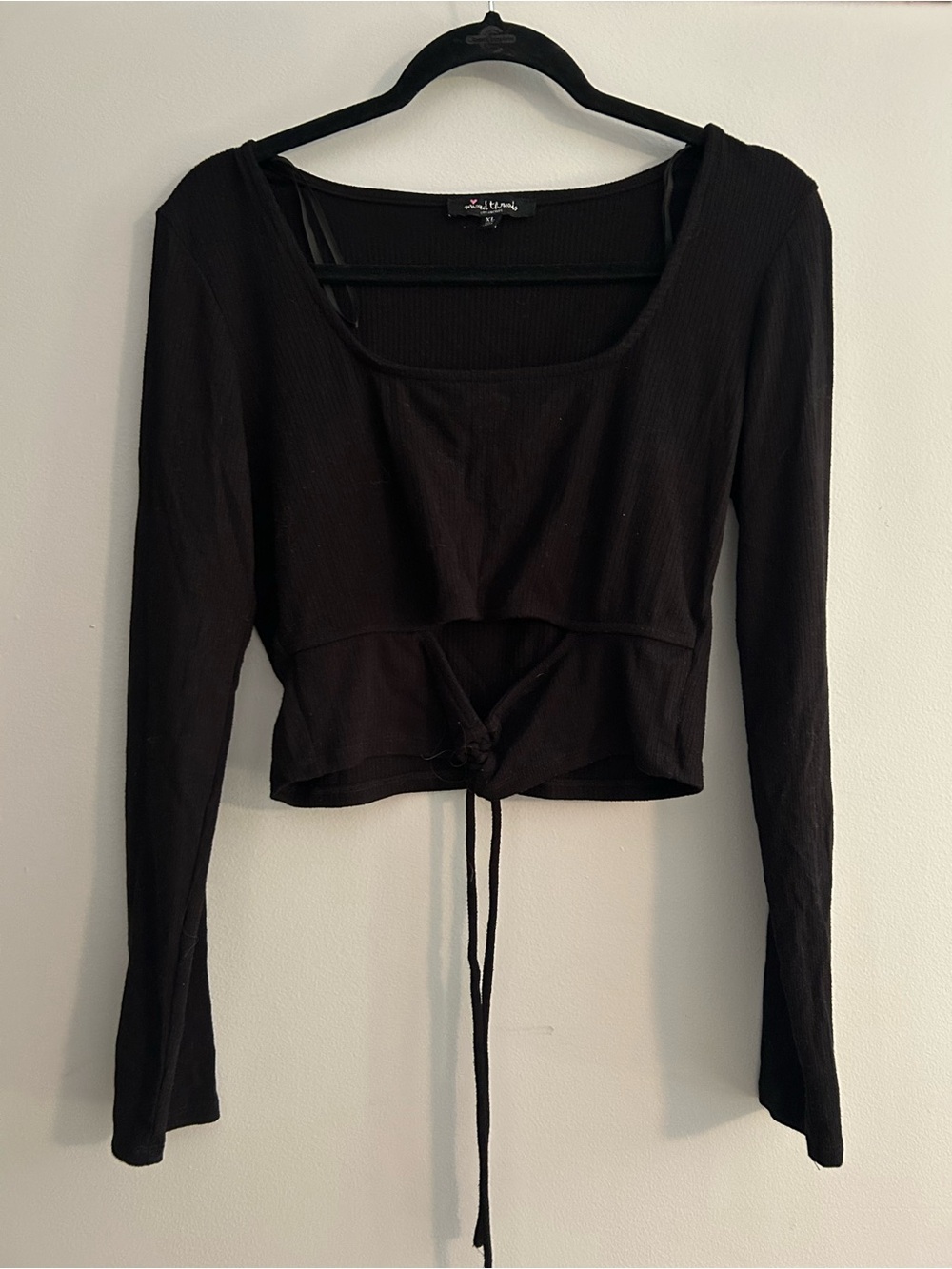 Tie-Front Ribbed Long-Sleeve Crop Top - Black